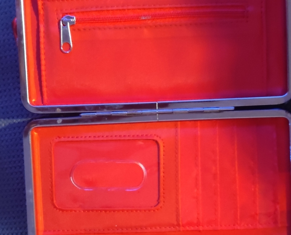 Hello kitty wallet - Picture 3 of 3